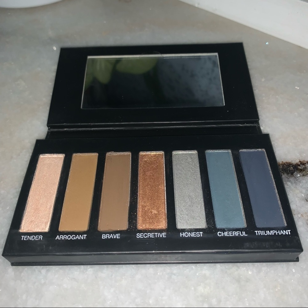 Younique 7 color Moodstruck Addiction Eyeshadow Palette #4